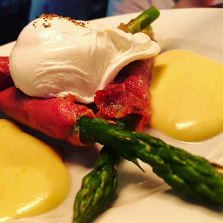 Coffee Bar Diner Gastropub Bistro Happy Hour & After-dinner Restaurant Wine Bar Pub Annies Manchester city centre