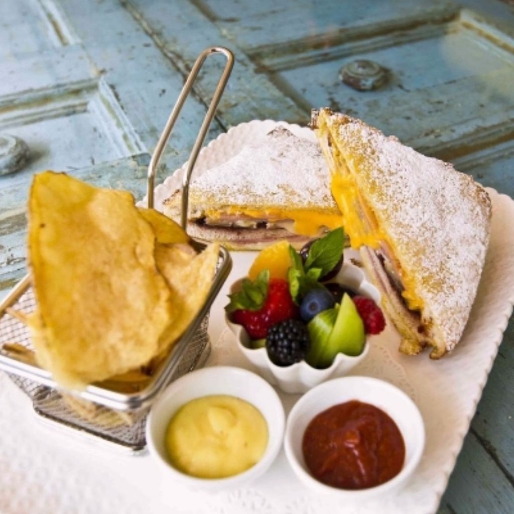 Pizza place Dessert and Pastry Shop Bakery Restaurant Happy Hour & After-dinner Sushi Dolce Trieste