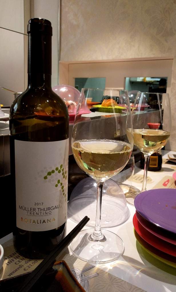 Aperitivo e Afterdinner Wine Bar KOii Japanese Restaurant Trento