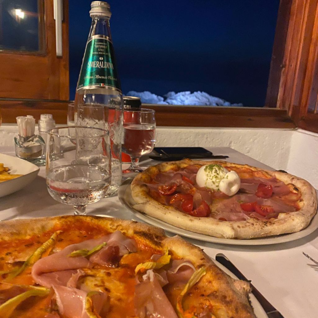 Pizza place Diner Maya Li Valcaggi