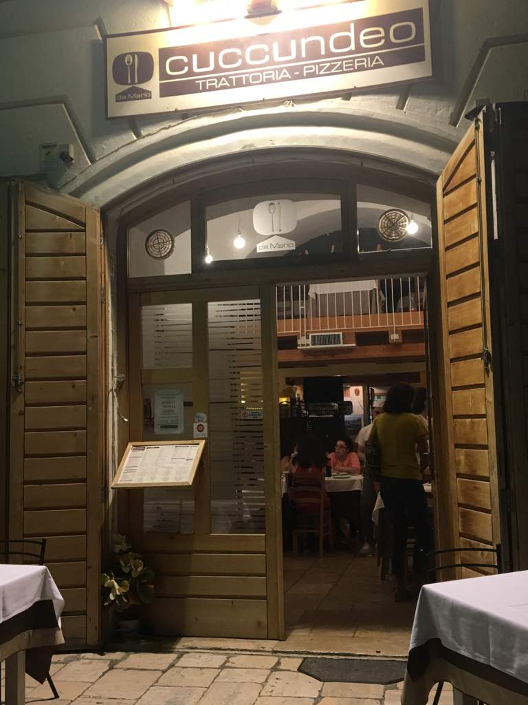Pizza place Diner Il Cuccundeo Polignano a Mare
