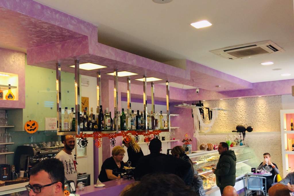 Dessert and Pastry Shop Coffee Bar Romantica Stella