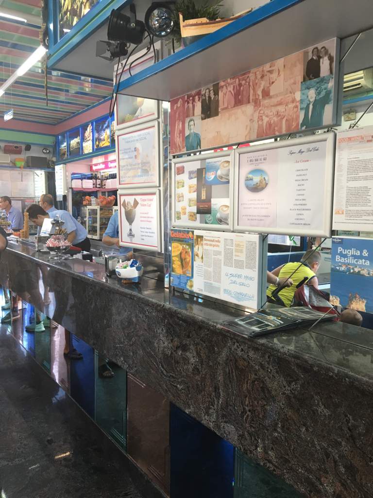 Ice Cream Shop Coffee Bar Il super mago del gelo Polignano a Mare