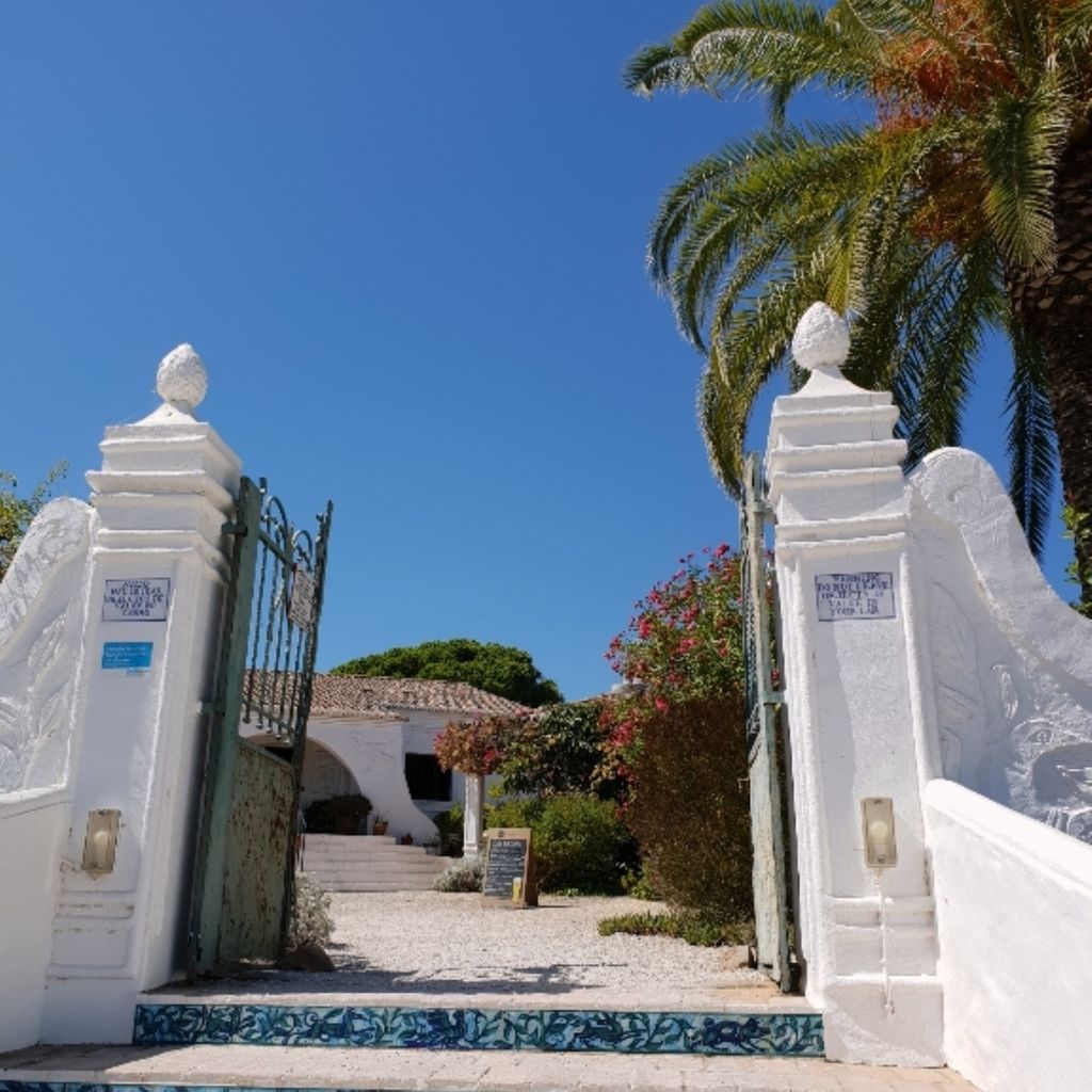 Farmhouse Bar Bacchus Porches