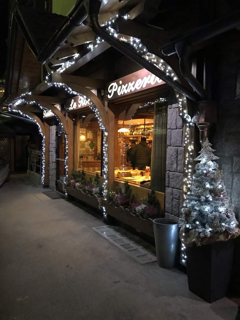 Restaurant Pizza place Ristorante Le Roi Patascoss