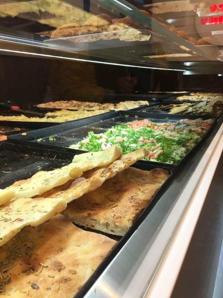 Pizza by the slice Pazzo Pachino Terni