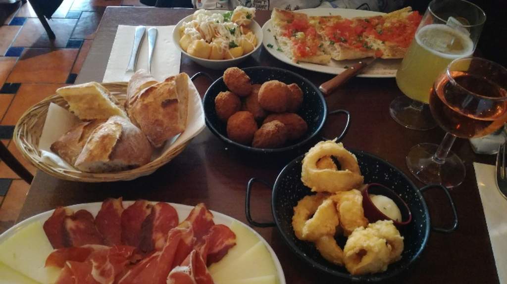 Restaurant Canas y Tapas Serris