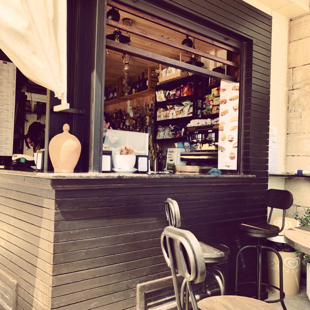 Aperitivo e Afterdinner Pub Coffee Bar Borderline Otranto