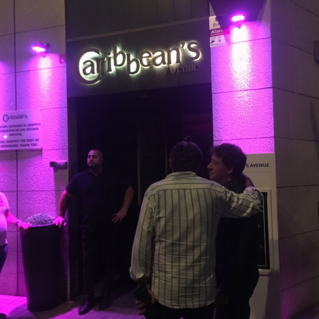 Happy Hour & After-dinner Caribbean’s Avenue Fuente de San Luis