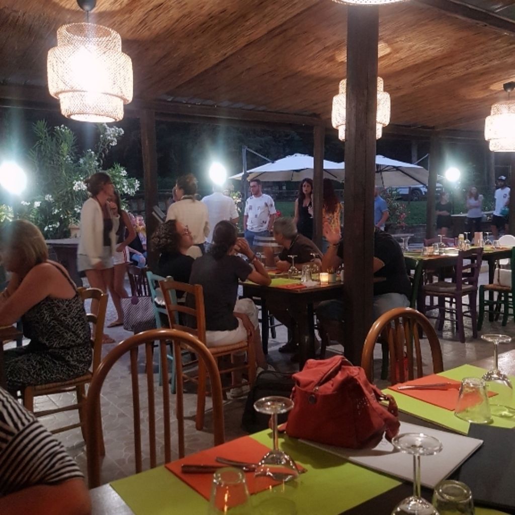 Restaurant Gastropub Trattoria BBQ COME VIE' VIE" Maratta