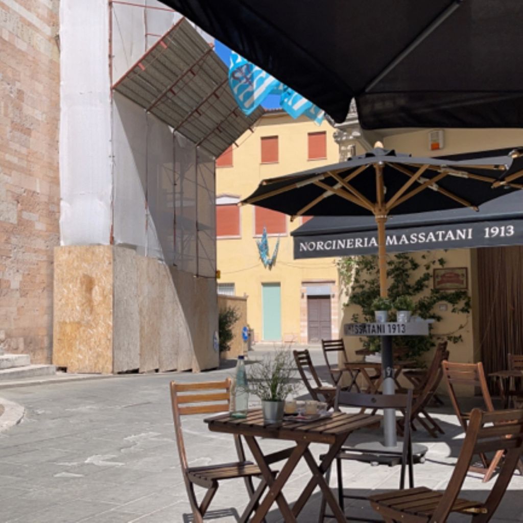 Bottega Pausa pranzo Paninoteca Aperitivo e Afterdinner Enoteca Bistrot Norcineria Massatani 1913 Foligno