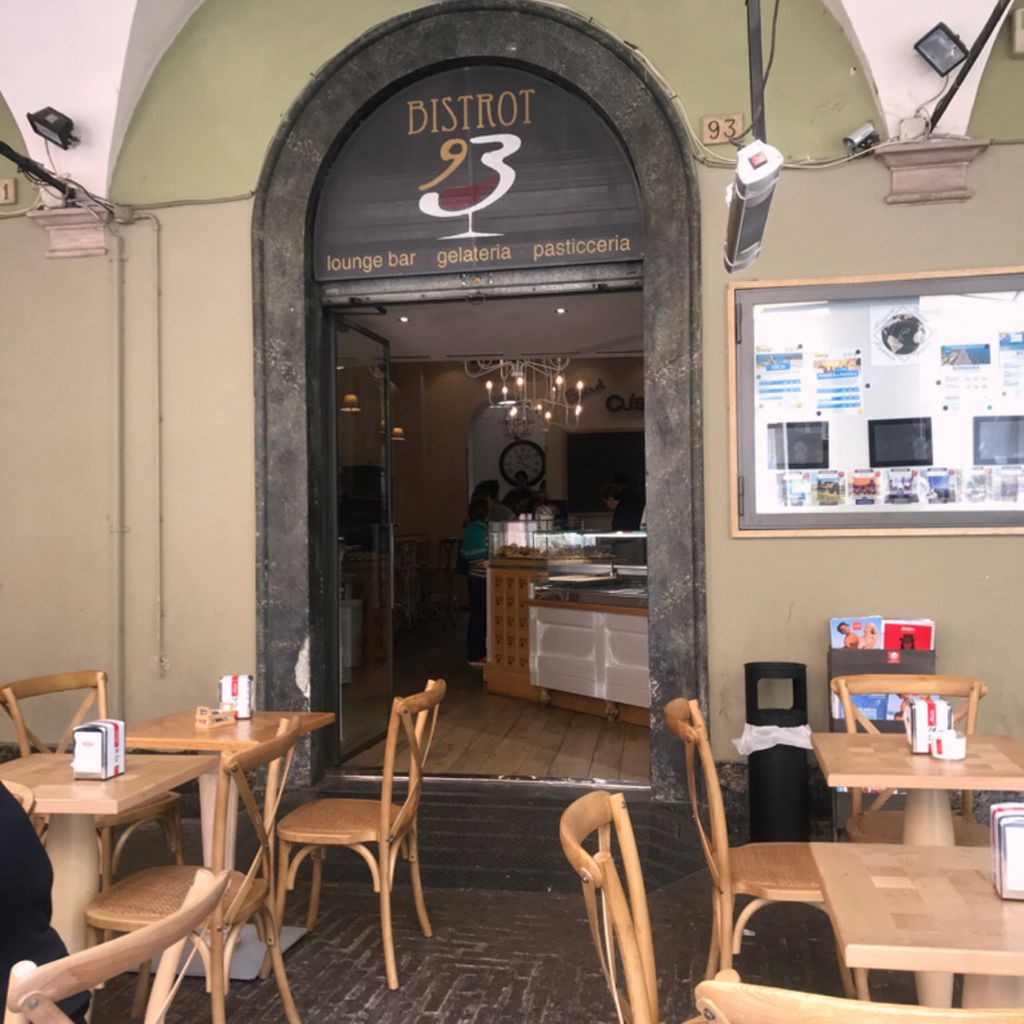 Bistrot Coffee Bar Dessert e Pasticceria Aperitivo e Afterdinner Pizzeria Gelateria Bistrot 93 Foligno