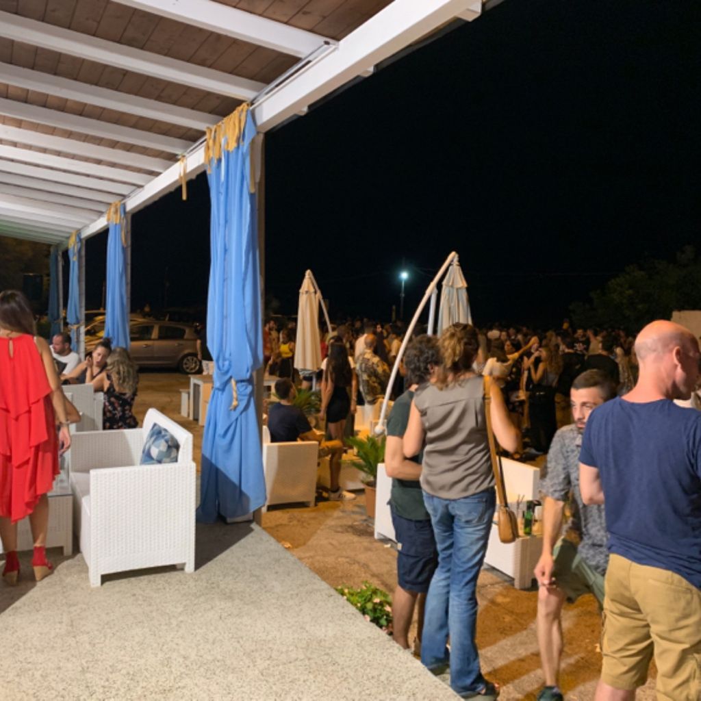 Pizza place Blue Wave Torre Columena