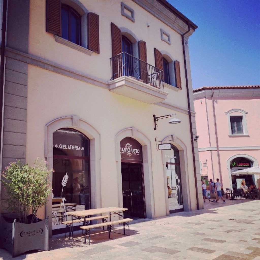 Piadina place Coffee Bar Ice Cream Shop GianGusto San Martino Bassa