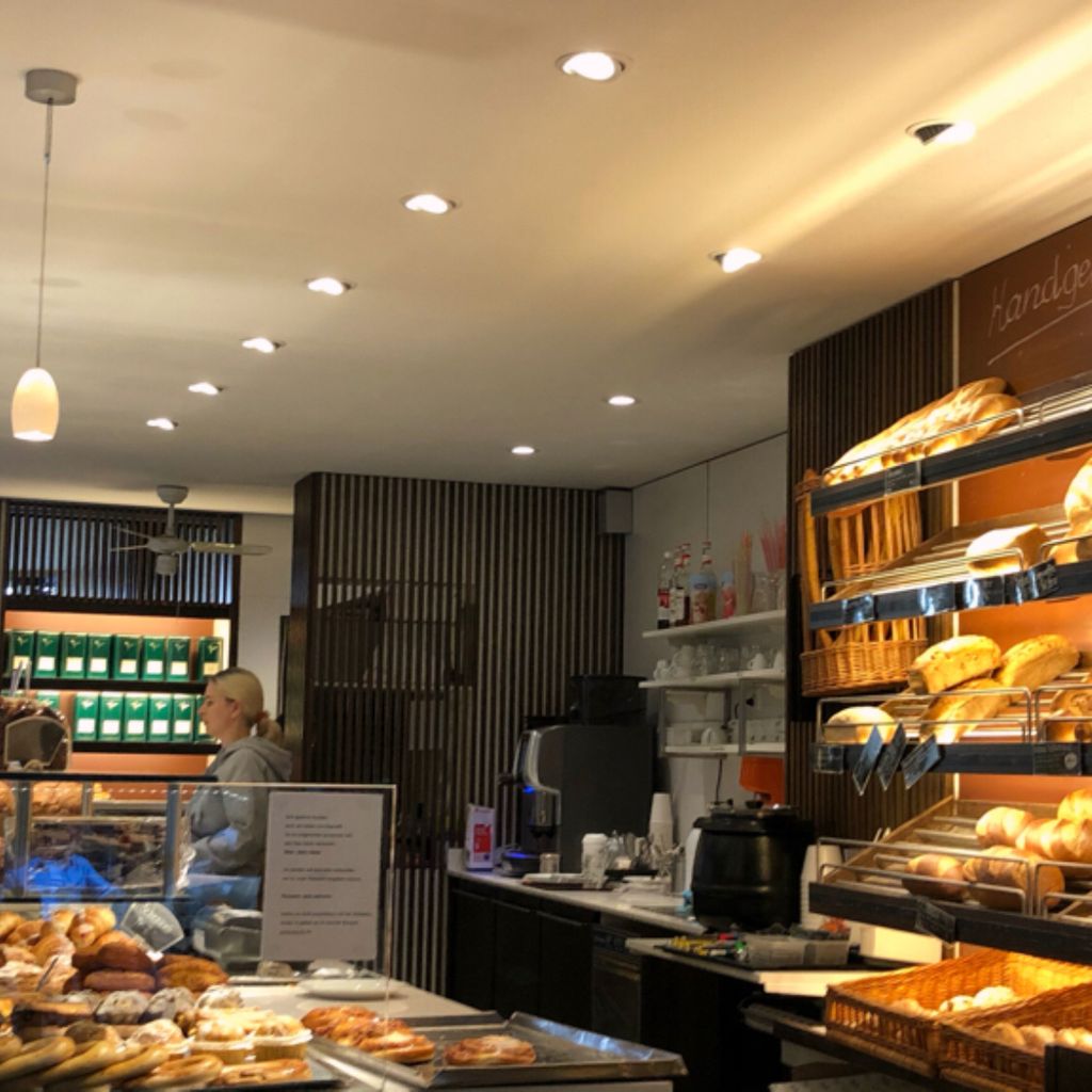 Bistro Bakery Coffee Bar Dessert and Pastry Shop Merz Altstadt - Wey