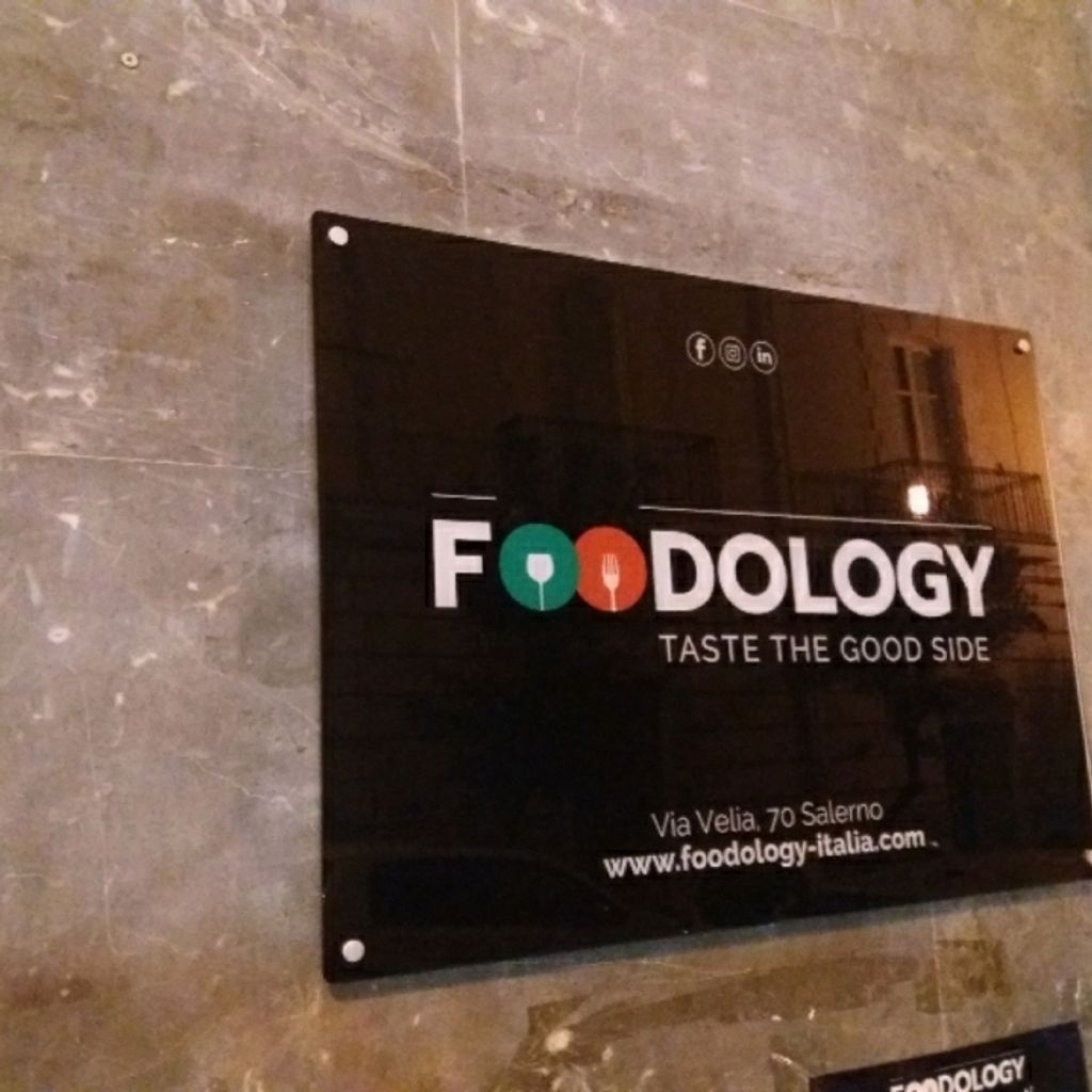 Wine shop Grocery shop Foodology Salerno